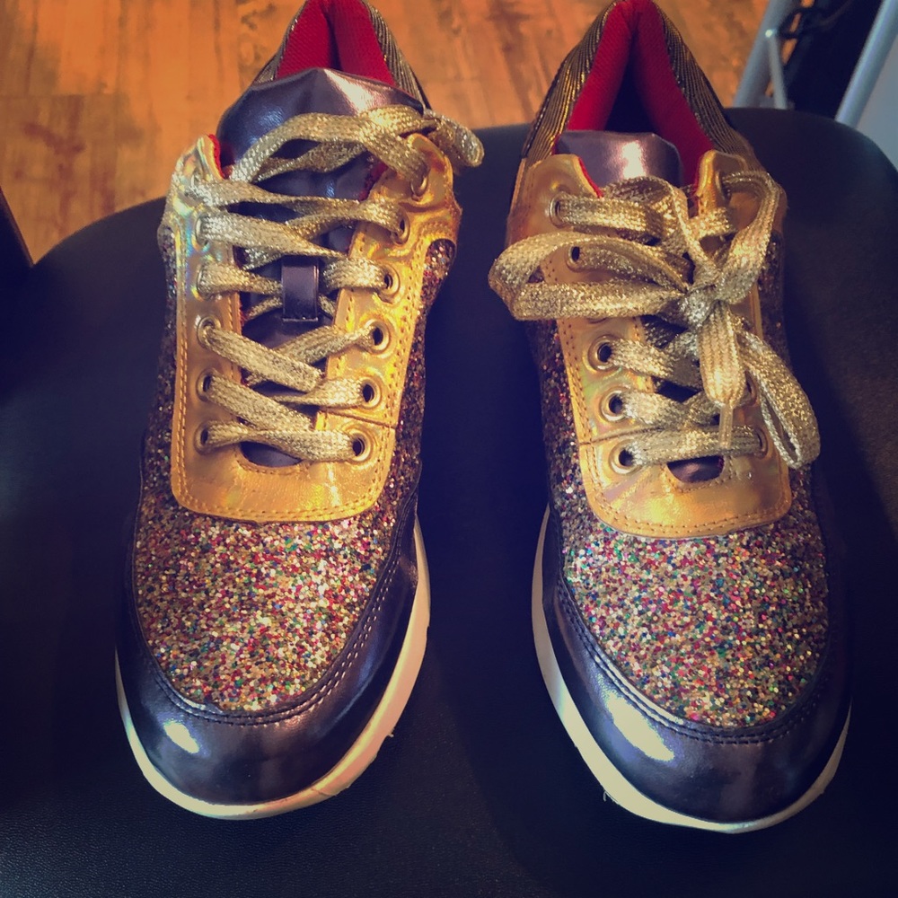 Stylish Sneakers with a slew of compliments 🥰